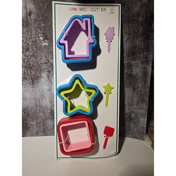 Target Other - Target Bullseye Sandwich Cutter Set of 9 Pieces w/Home, Star & Square (160)